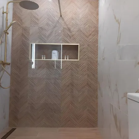 Manelito House * 阿尔布费拉