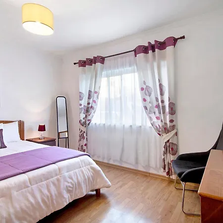 Manelito House * 阿尔布费拉