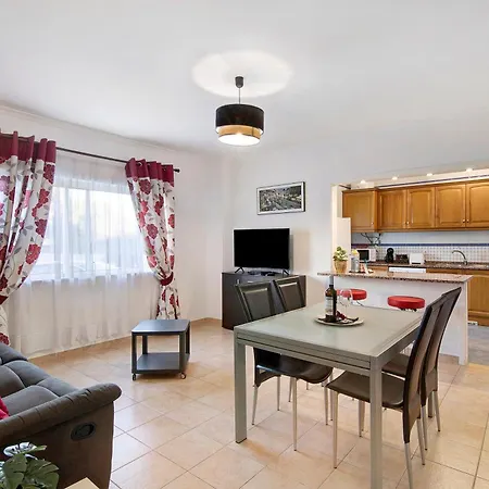 Manelito House אלבופיירה